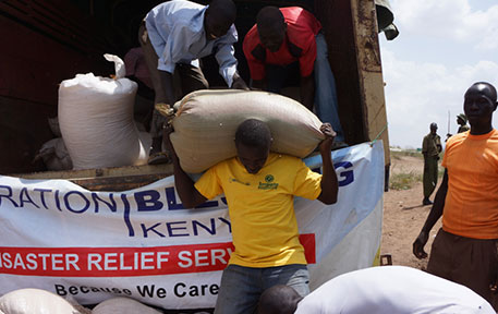 Sudan Refugees getting food